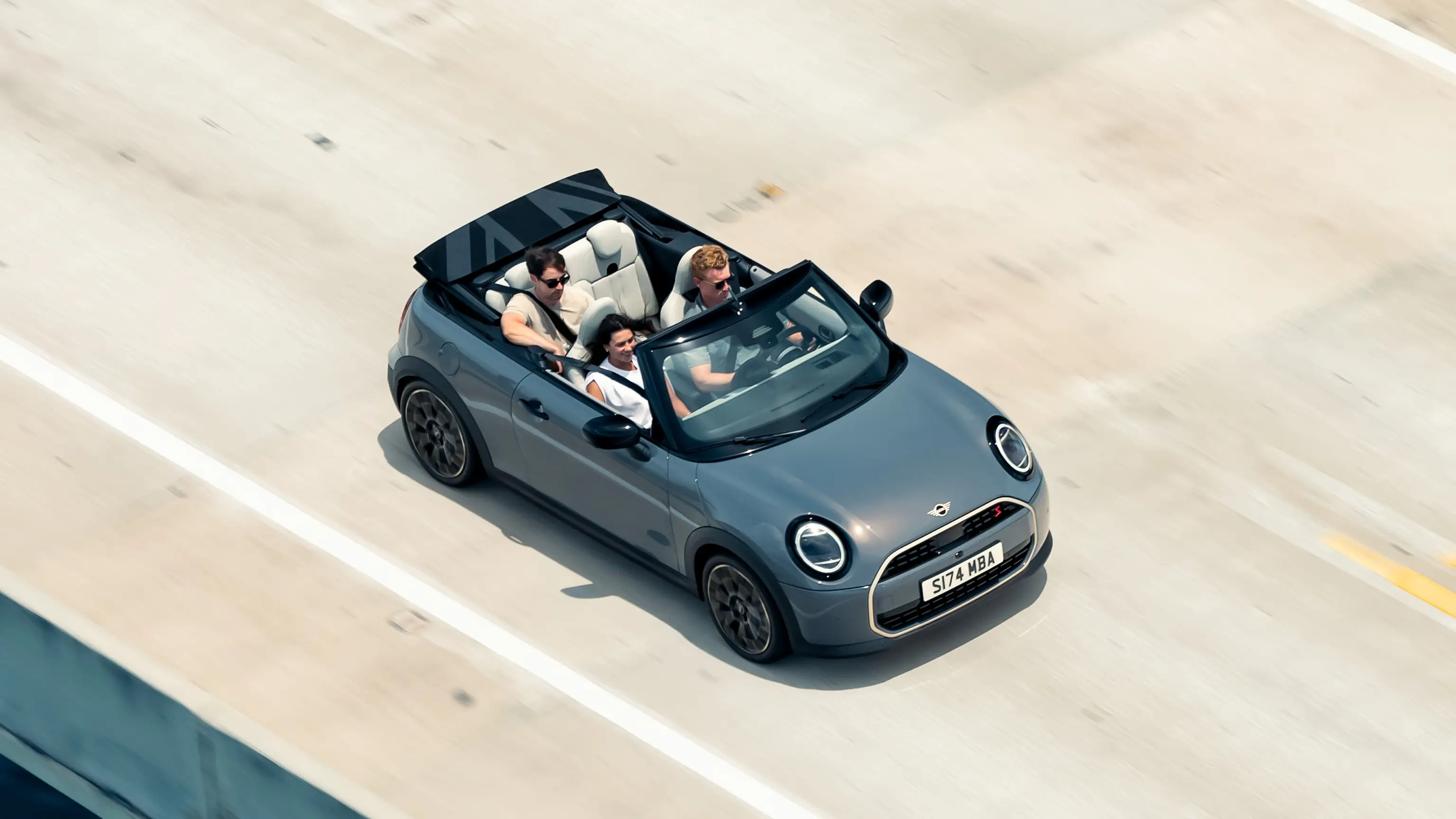 MINI Cooper Cabrio – À l’air libre.