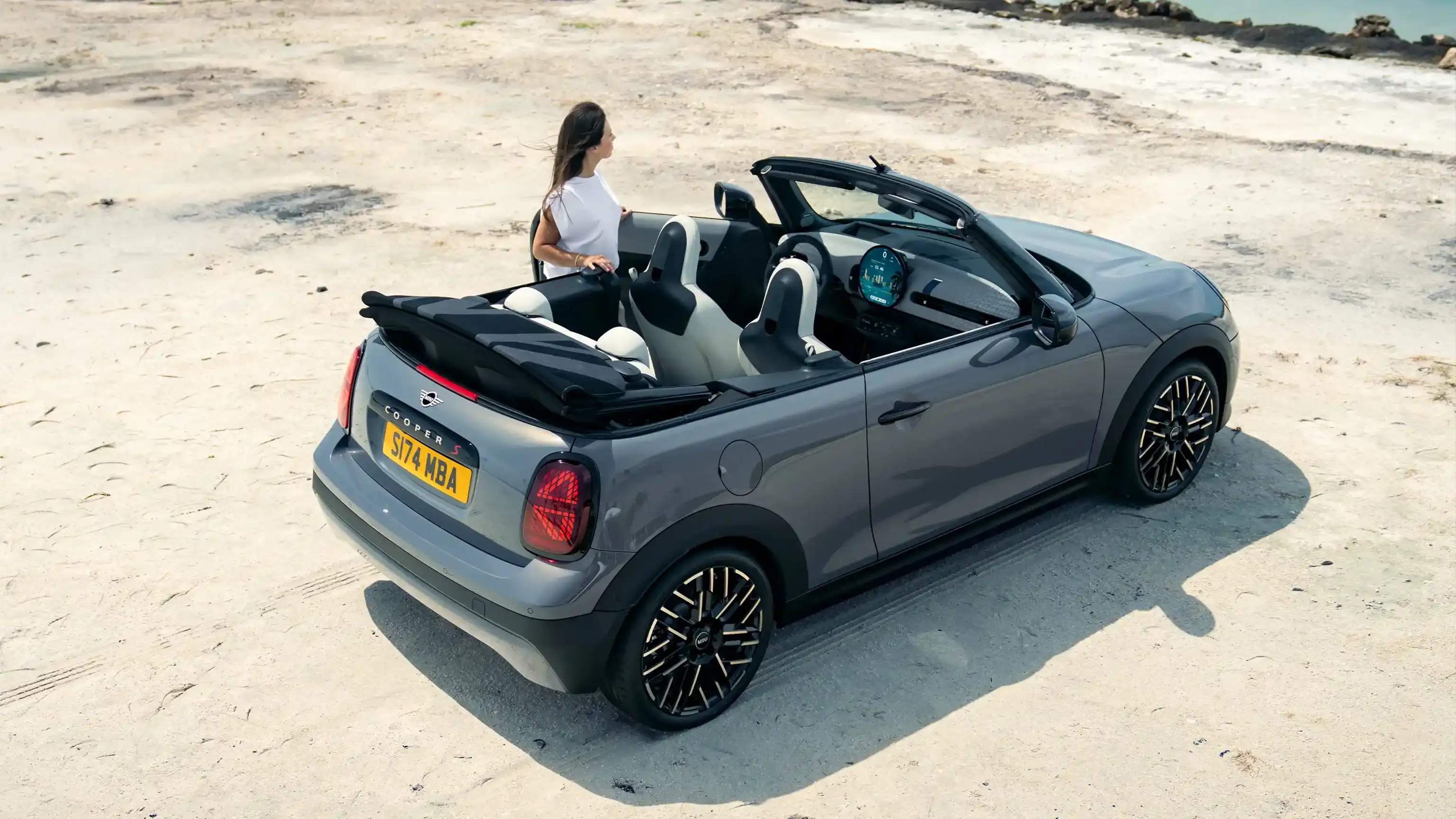 MINI Cooper Cabrio – Un espace ouvert à la vie.