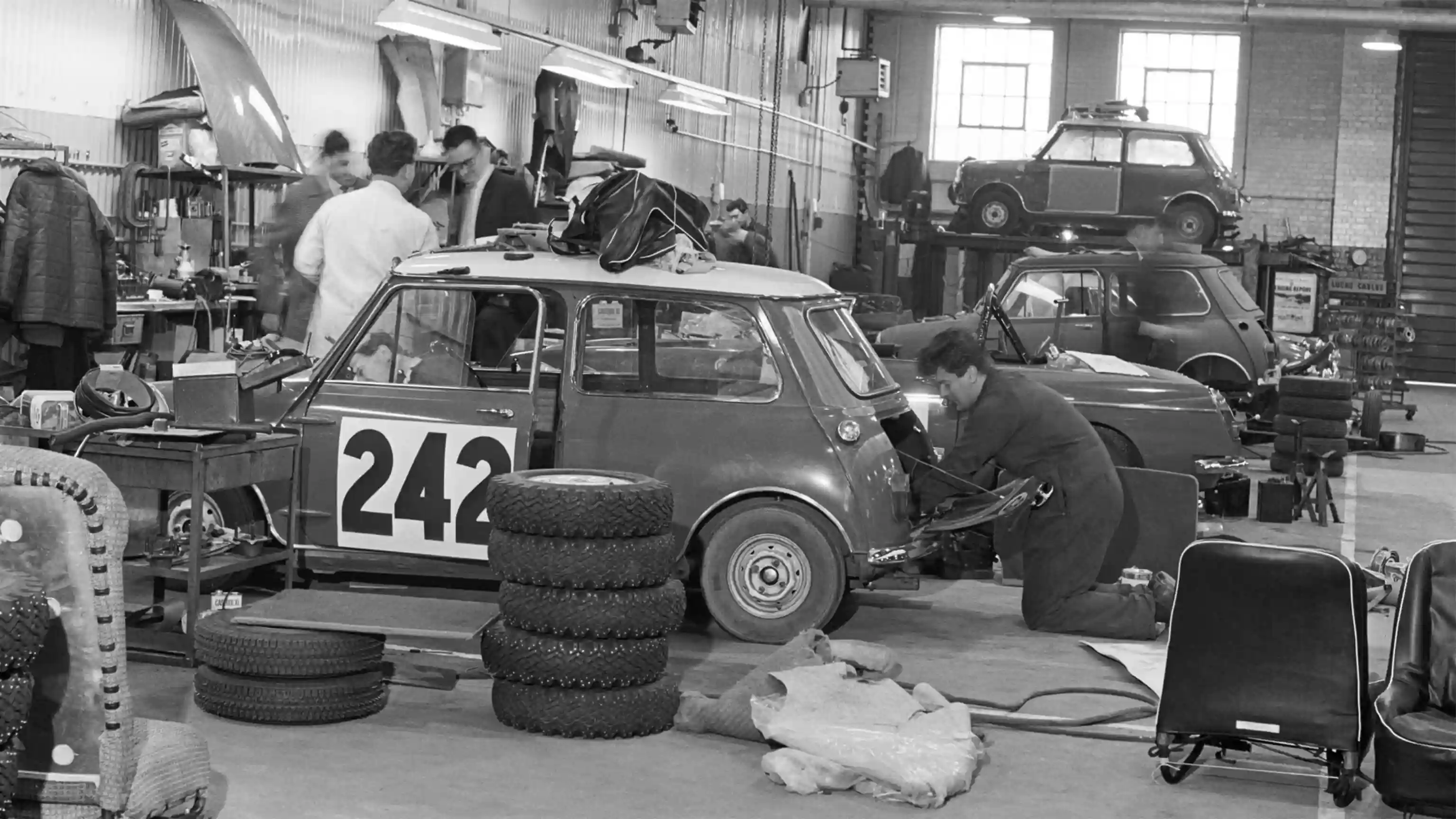 MINI John Cooper Works - Ancienne Mini en Atelier