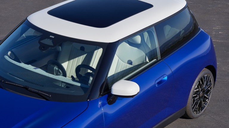 MINI Electric - galerie extérieur - détails du toit panoramique