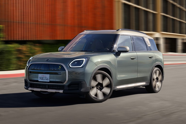 MINI Countryman Electric - une expérience de conduite - l'assistance de conduite