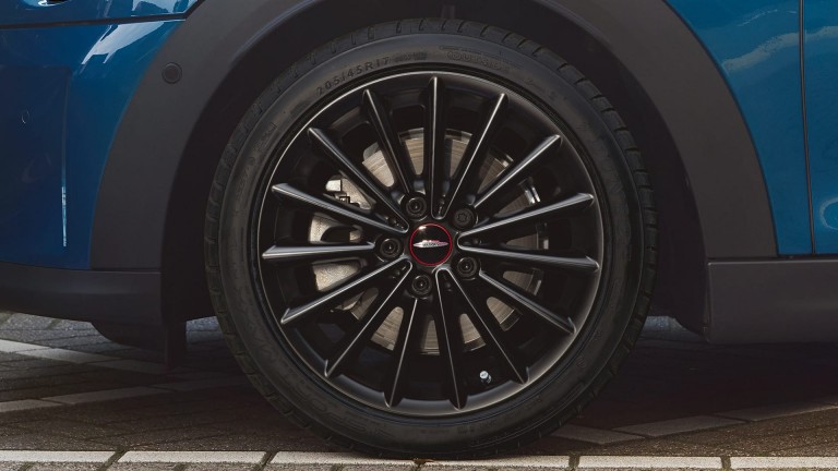 MINI hayon 5 portes – 17" JCW Multi Spole - Jet Black Matt