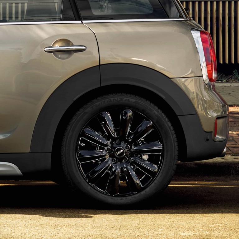 MINI Countryman Plug-in Hybrid – Side close up