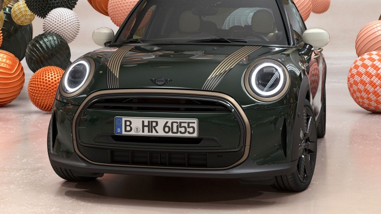 Édition MINI Resolute – couleur de carrosserie Rebel Green – bandes de capot